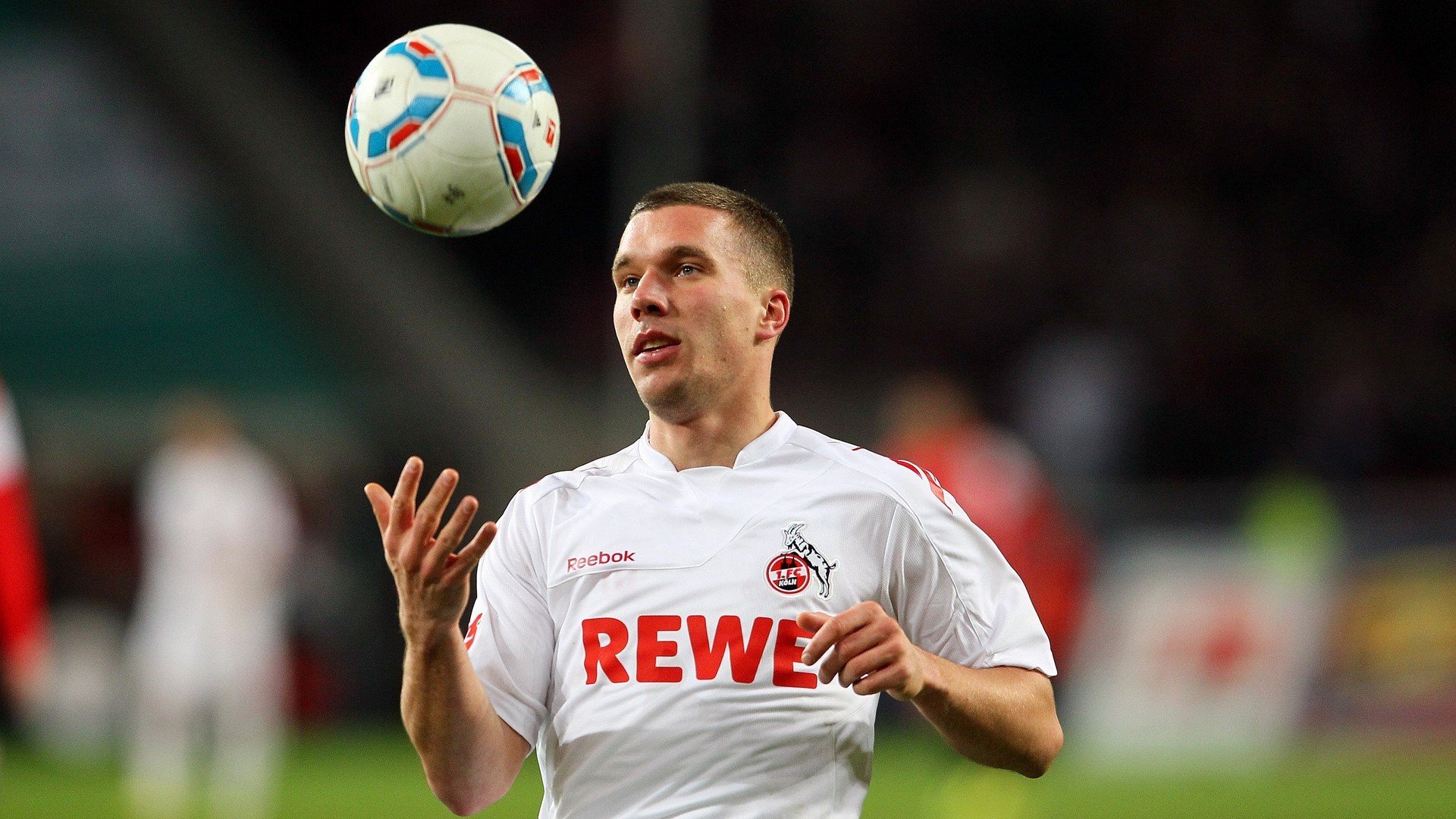 九游电子竞技-利雅得新月锋线火力无人能挡，利雅得新月球衣品牌