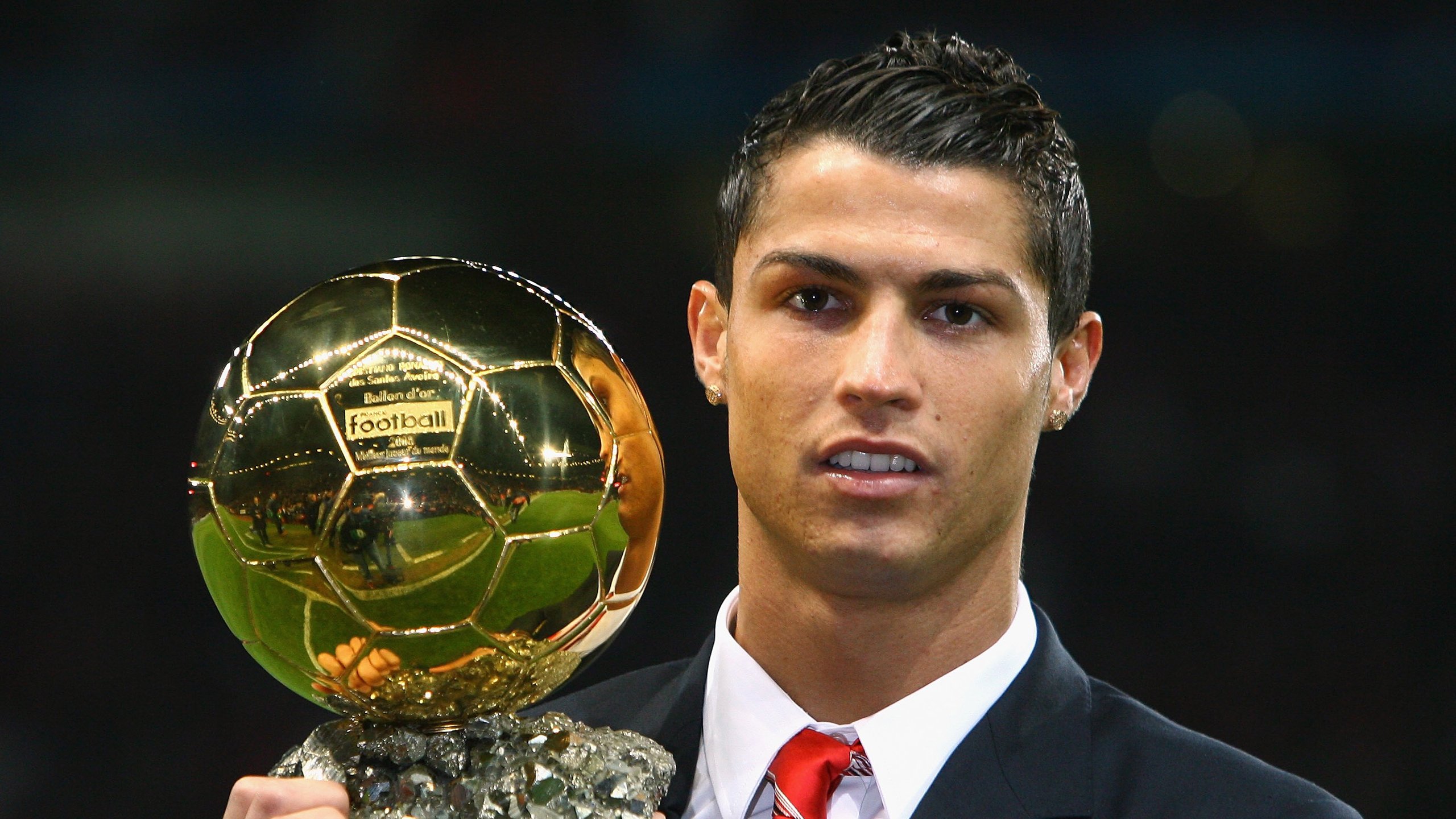 无谓争议：风波不断，球场上的战火，无谓的争辩